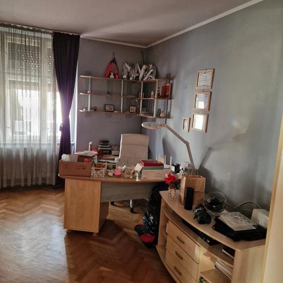 Casă cu 3 camere cu Canalizare în Central