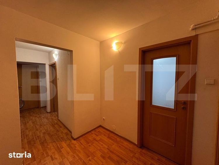 Apartament cu 3 camere decomandat în Sărari