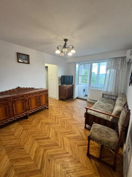 Apartament cu 3 camere decomandat, mobilat în Decebal