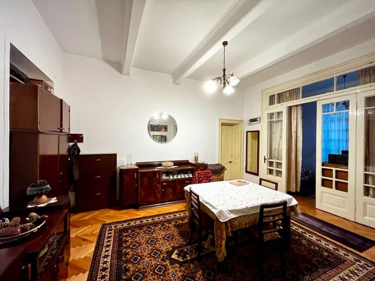 Apartament cu 3 camere semidecomandat în Calea Victoriei