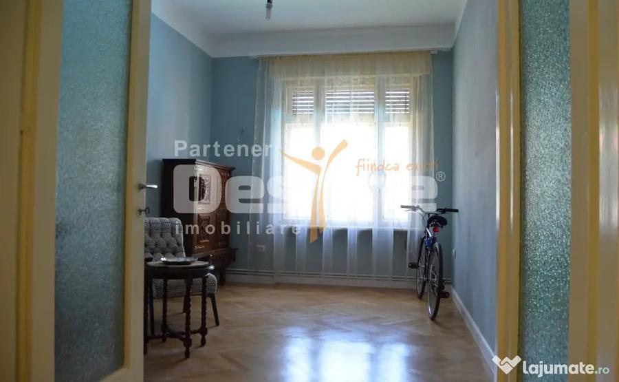 Apartament cu 4 camere decomandat în Central