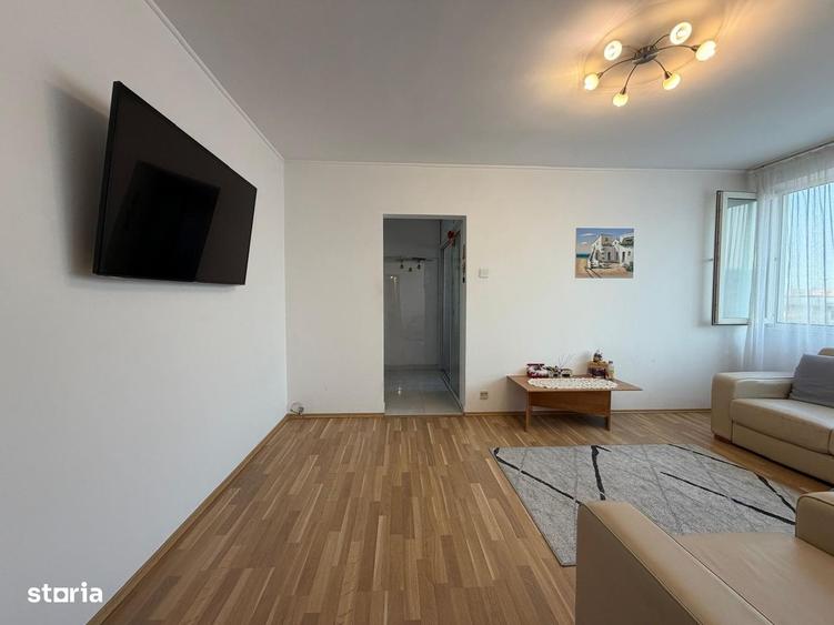 Apartament cu 3 camere semidecomandat, mobilat în Iancului