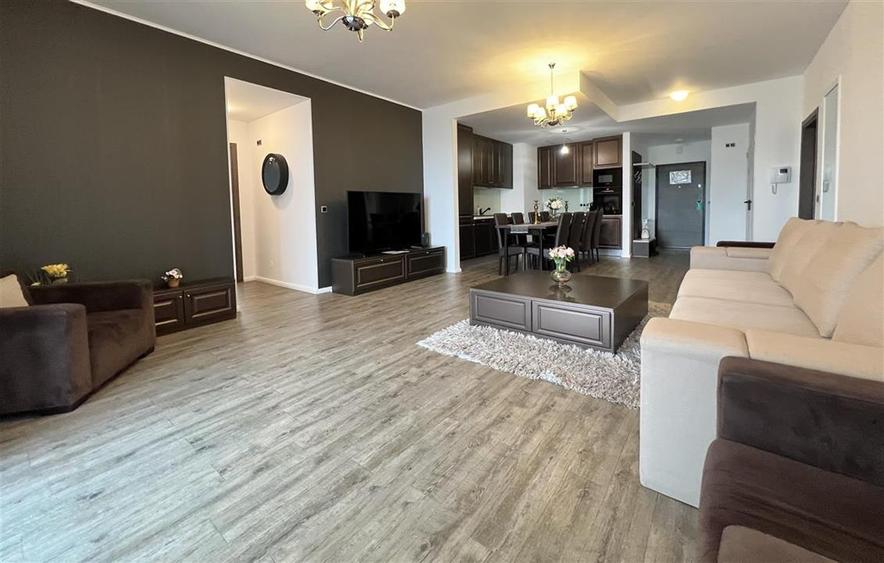 Apartament cu 4 camere decomandat, mobilat în Poiana Brașov