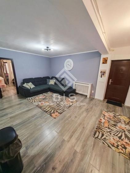 Apartament cu 3 camere decomandat în Sud