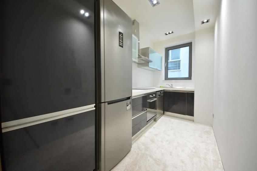 Apartament cu 3 camere semidecomandat, mobilat în Șoseaua Nordului