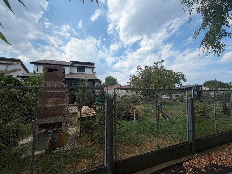 Casă individuală cu 4 camere cu Garaj în 1 Mai