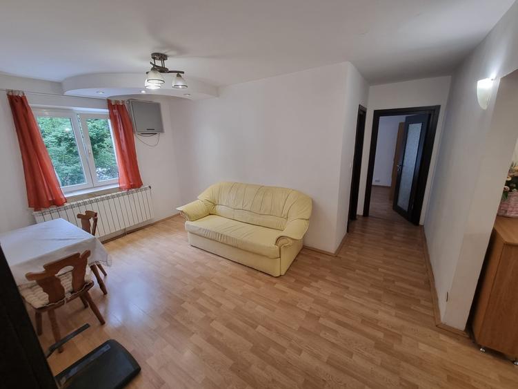 Apartament cu 4 camere decomandat în Tătărași