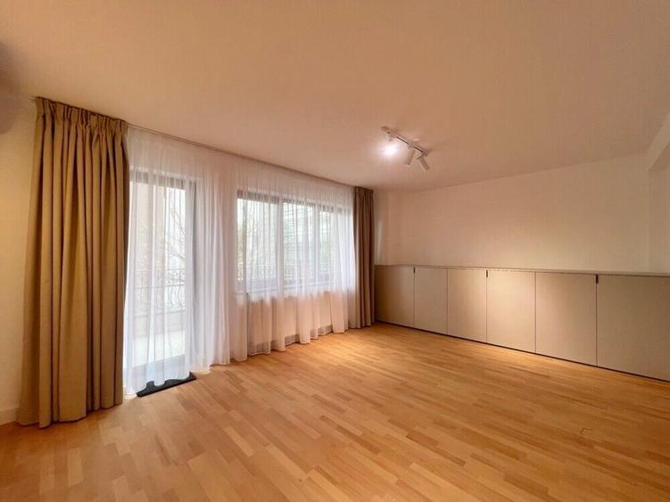 Duplex cu 9 camere cu Canalizare în Kiseleff