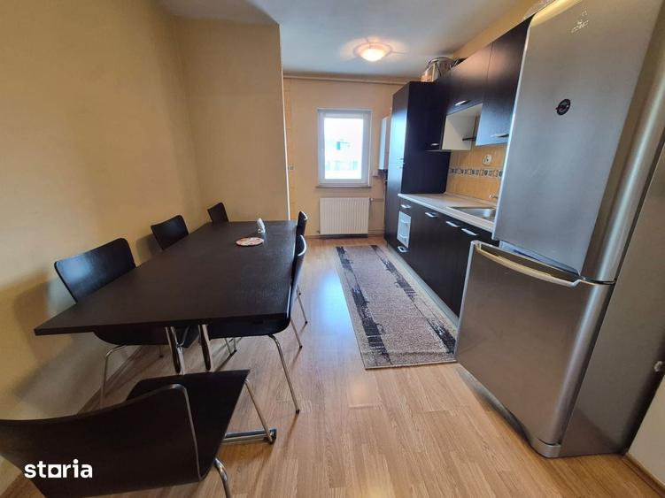 Apartament cu 3 camere în Tractorul