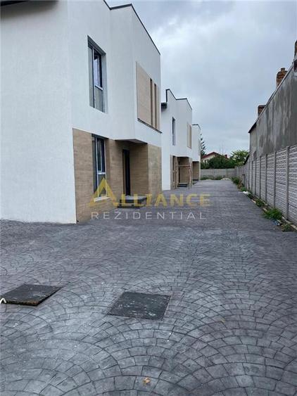 Casă individuală cu 5 camere cu Canalizare în Central
