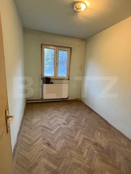 Apartament cu 3 camere semidecomandat în Vlahuță