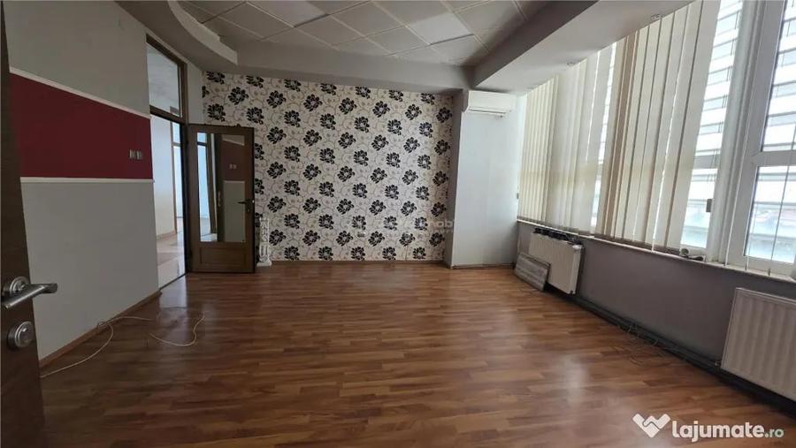 Spațiu comercial, de 1,386 mp, în Central