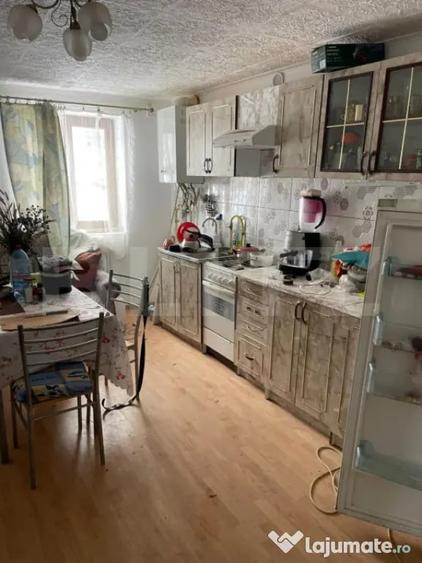Casă cu 3 camere cu Teren 1700 Mp în Central