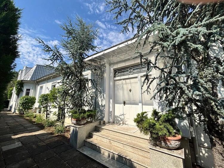 Casă cu 2 camere cu Teren 480 Mp în Central