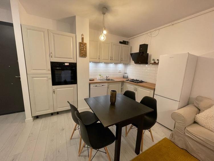 Apartament cu 2 camere semidecomandat în Chitila