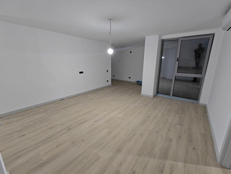 Apartament cu 3 camere decomandat, mobilat în Torontalului