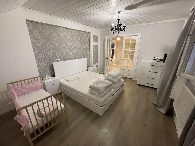 Casa S+P+E+M | 605 mp utili | 10 camere | 3 bucatarii | 4 bai | 3 terase | Garaj - 10