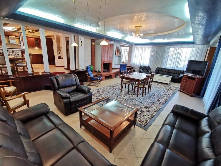 Casă cu 3 camere cu Teren 2600 Mp în Bucium
