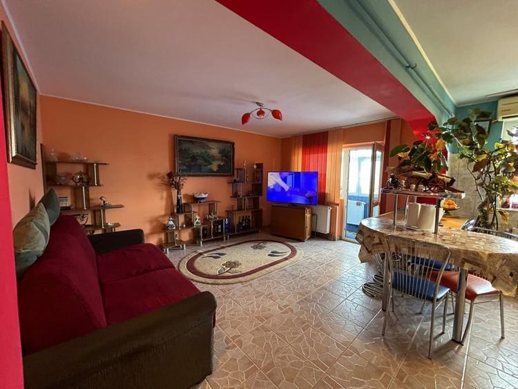 Apartament 3 camere decomandat, zona Calarasilor. - 2