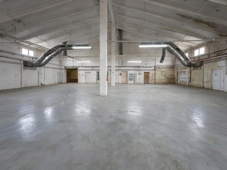 Spatii - logistic sau productie - UNGHENI - acces TIR - de la 409 mp la 2112 mp! - 2