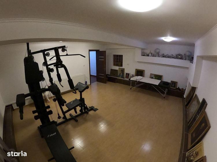 DE INCHIRIAT: apartament 4 Camere la intrare in Lazu - 1