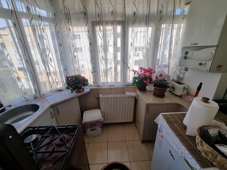 Zona Nord- 2 camere decomandate, etaj 3, mobilat - 10