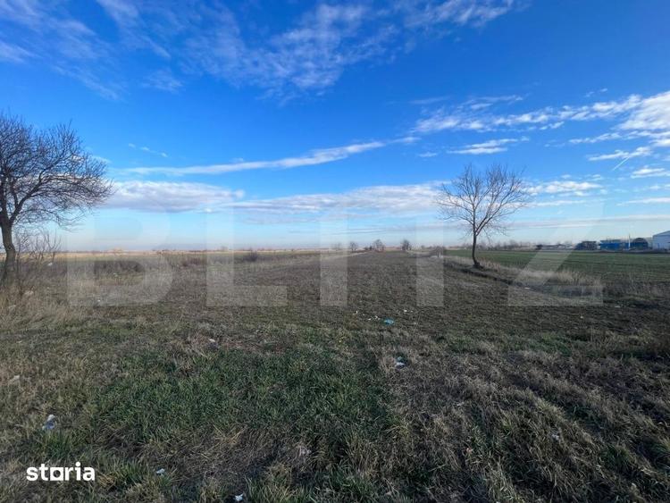 Teren de 7500 mp, în Ghindeni