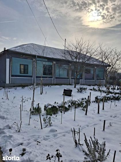Casa de vanzare 3 camere, teren generos, comuna Traian - 1