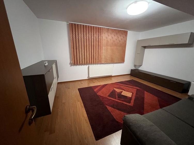 Inchiriez Apartament Andrei Muresanu, dormitor + living mare + bucatarie, ideal cuplu - 2