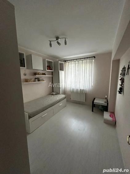 Inchiriez apartament cu 3 camere Inchiriez apartament cu 3 camere