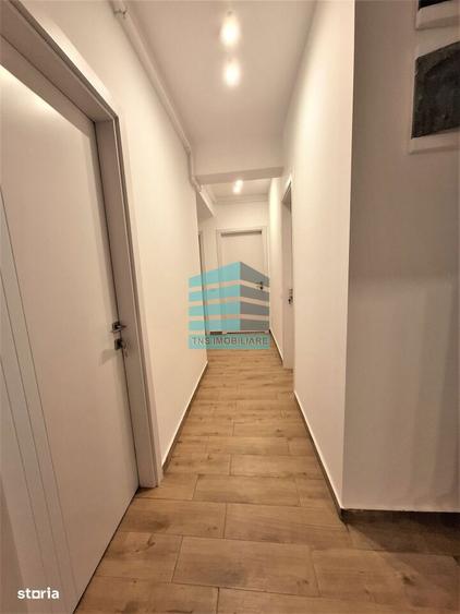 Apartament cu 3 camere decomandat în Central — fotografia 1