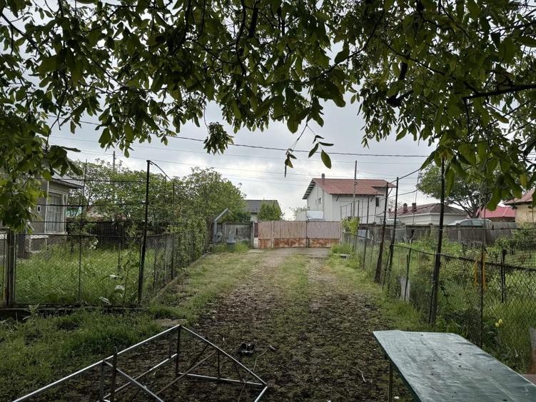 Teren intravilan  3447 mp, cu casa modesta, Desch. 30 m, str. Gr. Alexandrescu - 11