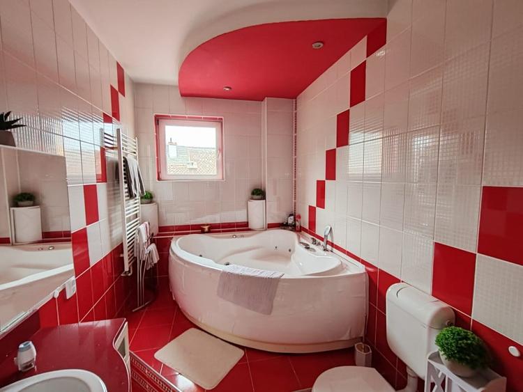 Casa 7 camere, 4 grupuri sanitare, curte si gradina - 14