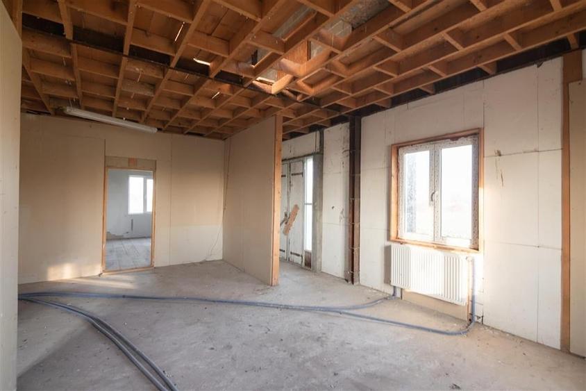 RECO casa Inand la rosu cu teren imens - 5