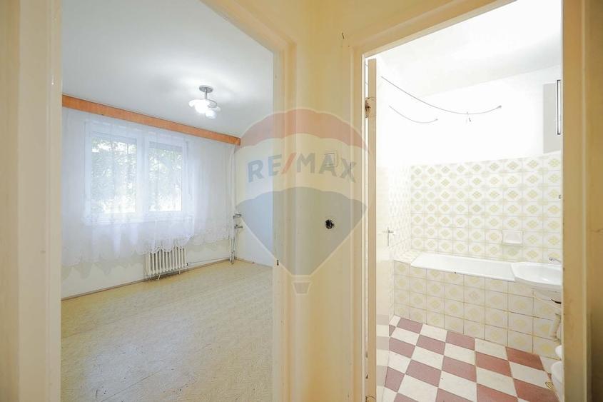 Apartament cu 3 camere de vanzare, in zona Rogerius - 8