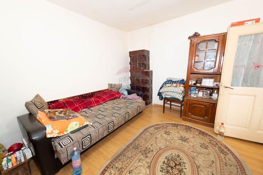 Casă de vânzare si teren 266mp în zona Giulesti - 13