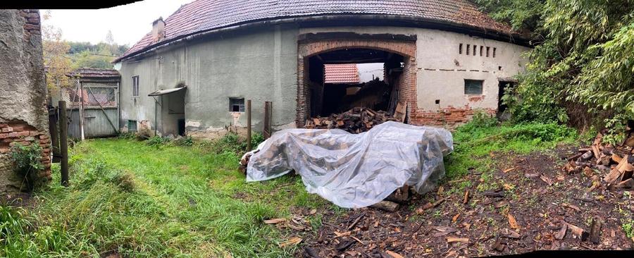 Casa la tara de vanzare - 1