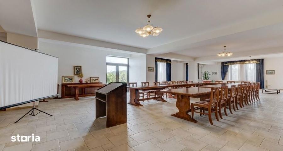 Hotel 5600 mp,teren 32600mp - 2