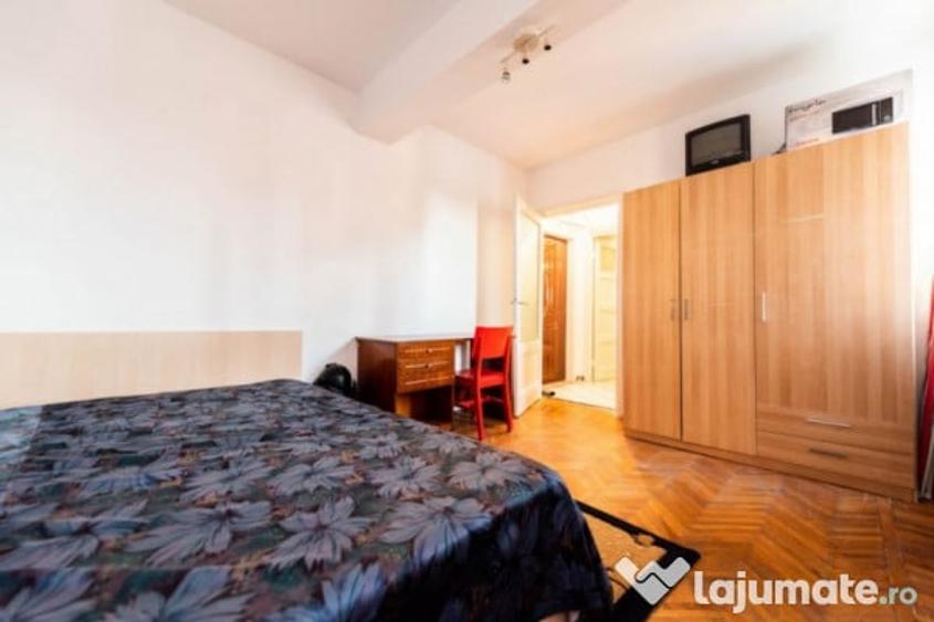 Garsoniera la Universitate, situata pe Calea Victoriei - 4