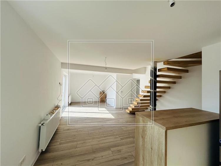 Apartament de vanzare in Sibiu - 4 camere, balcon - ap la vila - 8