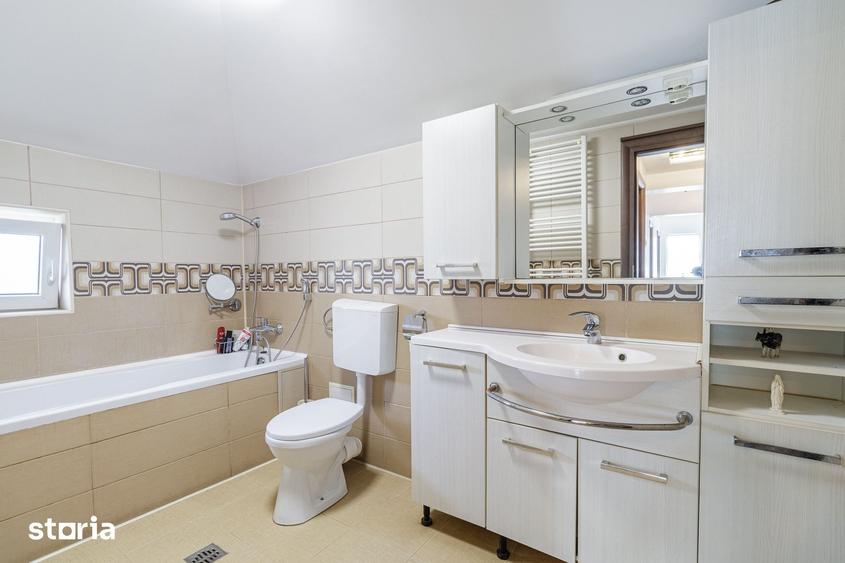Casă cu 5 camere cu Teren 2253 Mp în Snagov