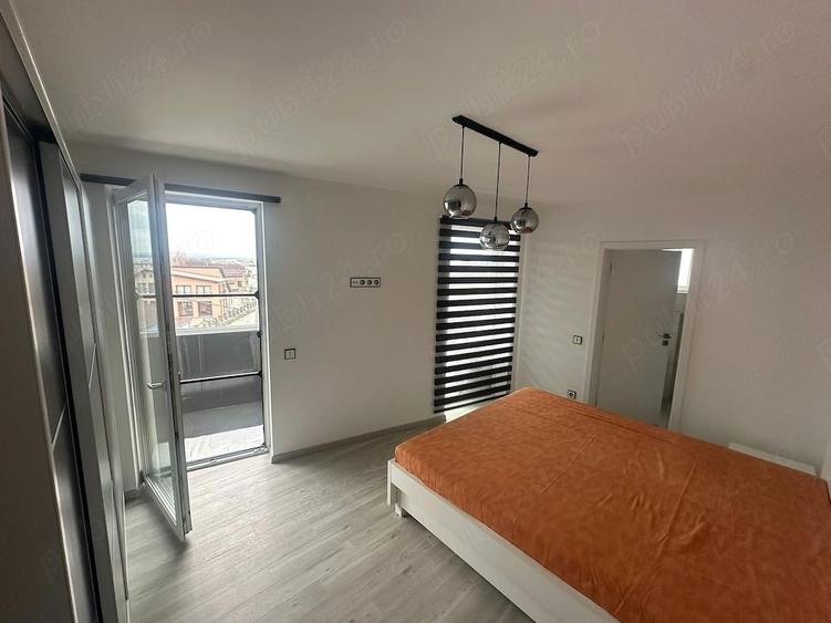 Apartament de vanzare - 3 camere Zona Marul de Aur - 6