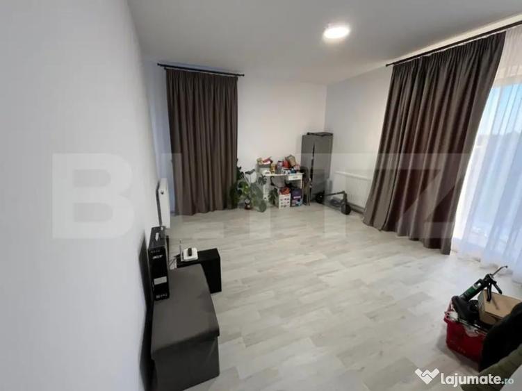Apartament de vanzare, cu 3 camere, 80 mp, zona Sud - 1