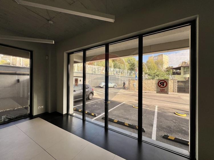 Spatiu comercial modern de inchiriat / 2 locuri de parcare - 24