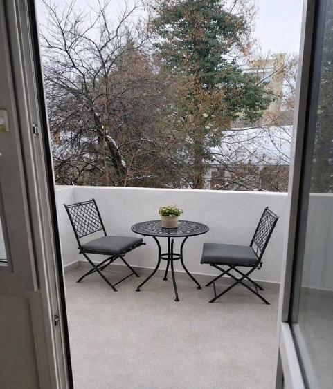 Proprietar inchiriez apartament 3 camere, 61mp, decomandat, central - 1