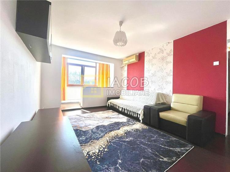 Apartament 3 camere decomandate, strada Martir Horia, Bacau - 1