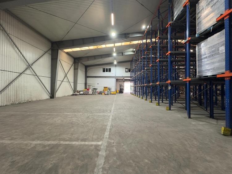 Hala/ showroom de la 300mp la 1796mp, eventual rafturi, zona Vama Iasi - 3