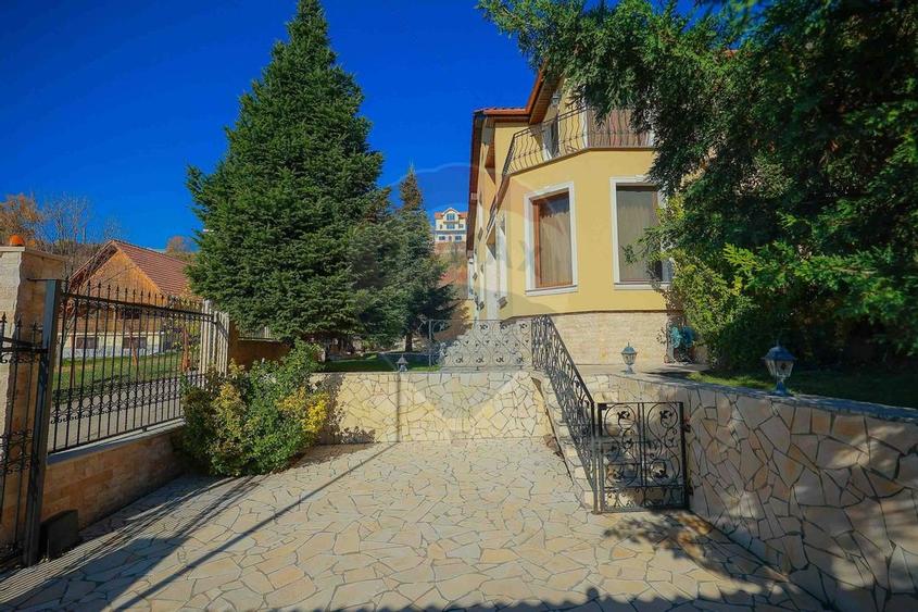 De vânzare vilă cu 7 camere, drum privat, în zona de Dealuri - 31