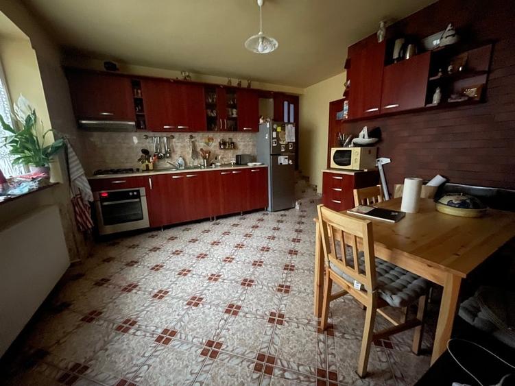 Casa de Vanzare - 3 camere, curte, 2 terase si gradina - 3