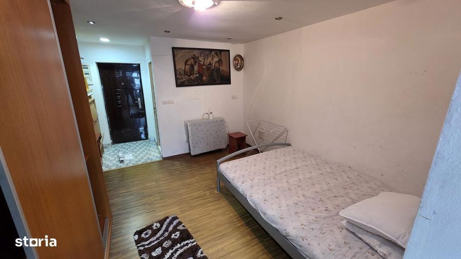 Vand garsoniera zona Policlinica 2 - 4